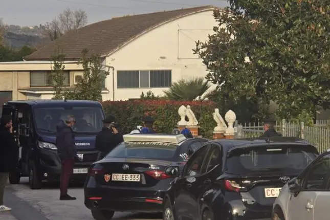 La casa in cui si è consumato il femminicidio (foto Ansa)