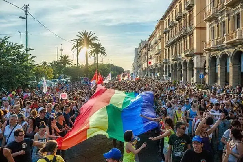 Il Sardegna Pride sfila a Cagliari (Archivio L'Unione Sarda)