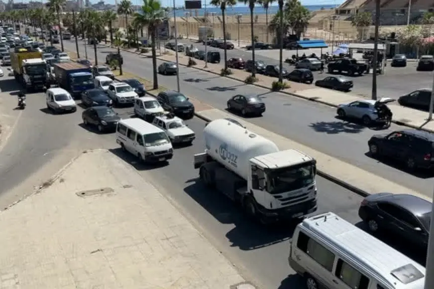 In Libano in coda per fuggire dal Sud dopo nuovi attacchi Israele