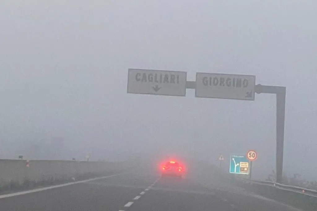 Nebbia a Cagliari (L'Unione Sarda)