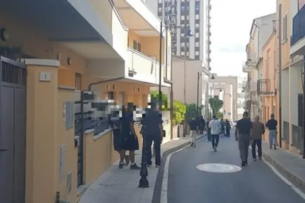 Olbia, pietre e bottiglie contro il set del film Netflix