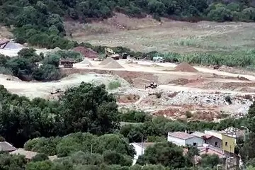 Fiamme a Carbonia, in volo l'elicottero del Corpo Forestale
