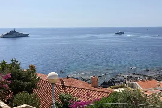 Cala Gonone mega yacht dello sceicco di Abu Dhabi (foto Alessandro Spanu)