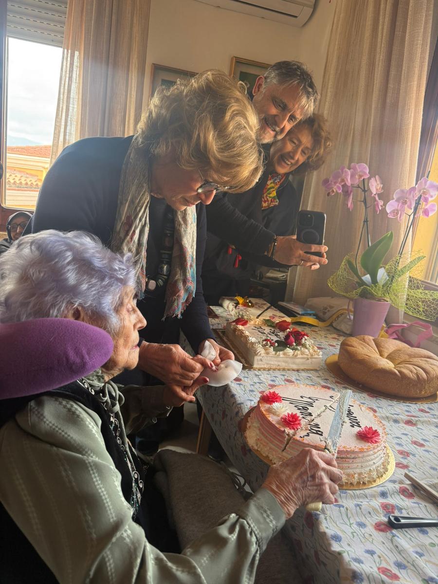 Arbatax, nonna Assunta compie 101 anni: l'Ogliastra si conferma terra di centenari