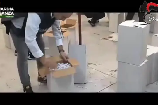 Torino, smantellata rete di fabbriche clandestine di sigarette