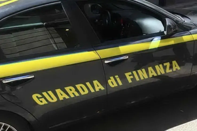Guardia di finanza (archivio L'Unione Sarda)