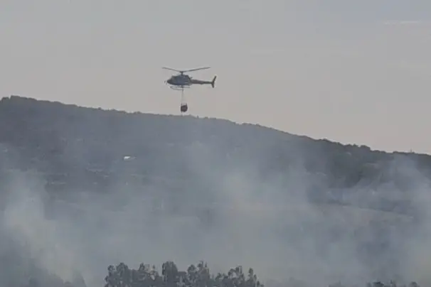 L'elicottero in azione a Gonnesa (foto Pani)