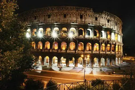 Il Colosseo illuminato per sostenere la ricerca contro le malattie rare