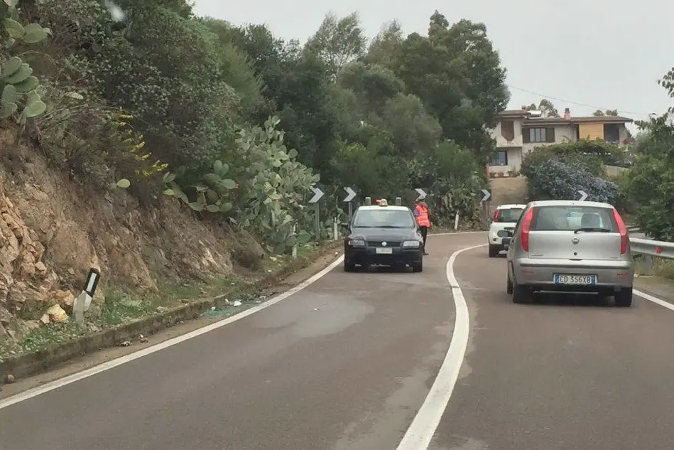 I carabinieri sul luogo dell'incidente (foto Roberto Secci)