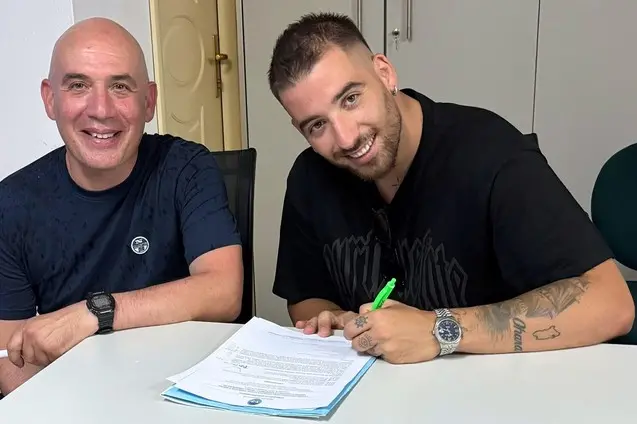 A destra, il portiere Gabriele Dardano Mereu (foto Ozierese)