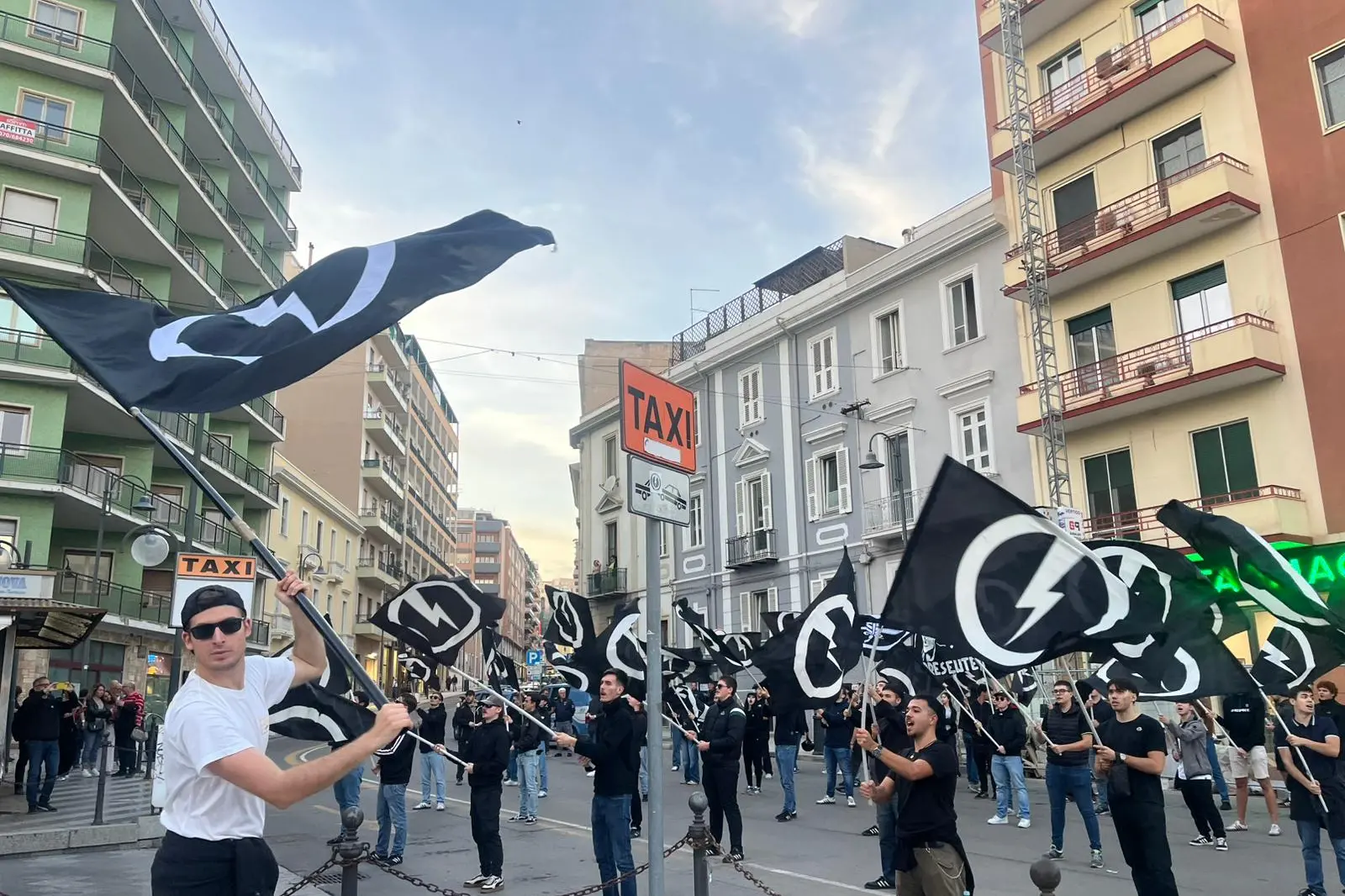 Il corteo di Blocco Studentesco a Cagliari (foto Umberto Zedda)