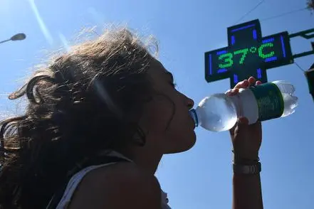 Caldo in Sardegna (foto simbolo Ansa - Zennaro)