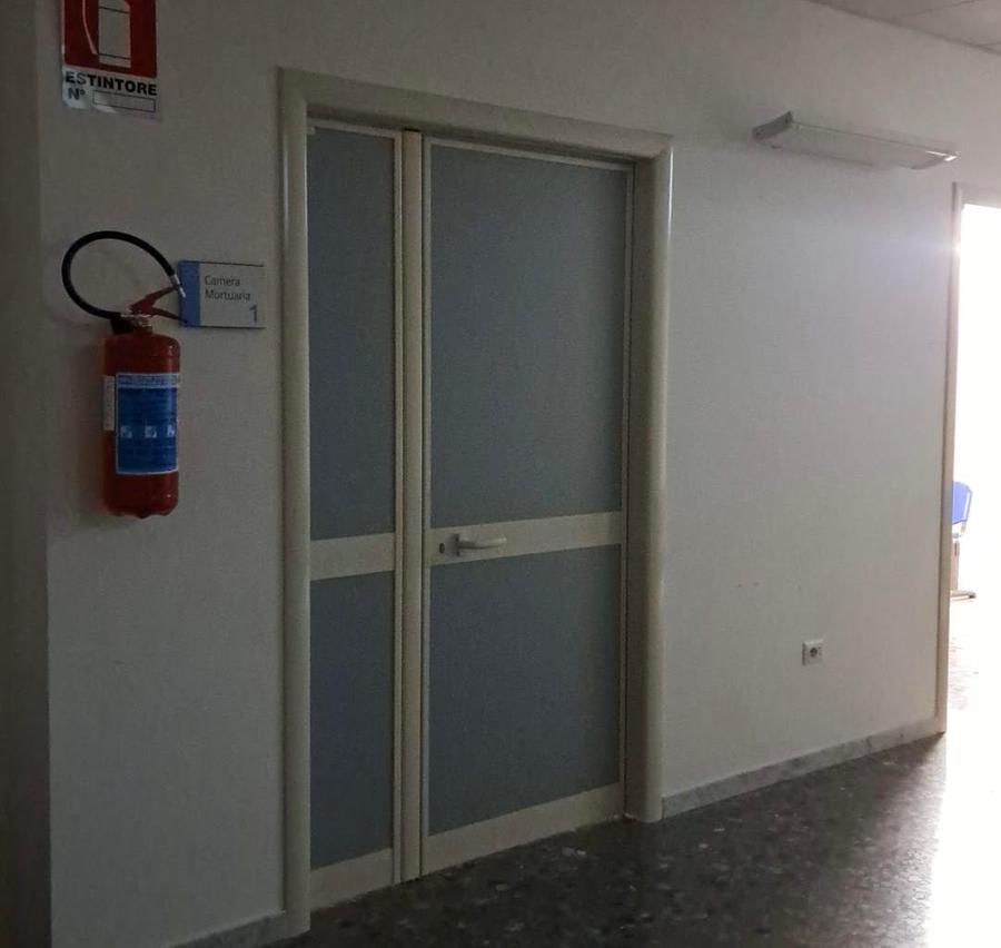 Oristano, muore nella clinica e non avvisano i parenti: «Scoperto all’orario delle visite, era già in camera mortuaria»