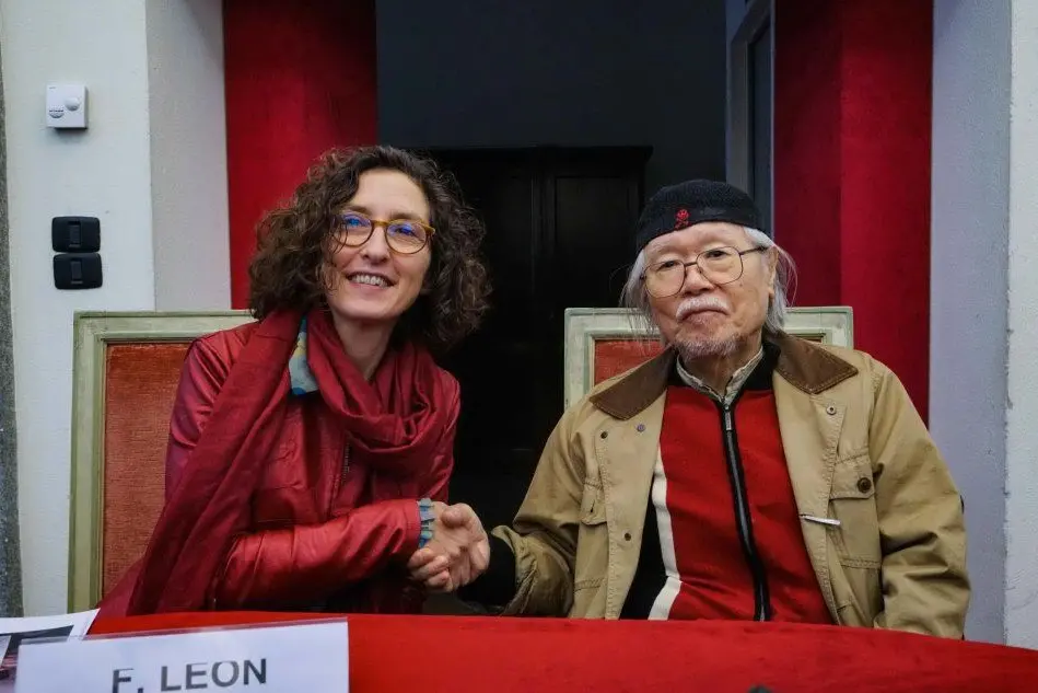 Leiji Matsumoto e l'assessore alla Cultura del Comune di Torino, Francesca Leon (Ansa/Romano)