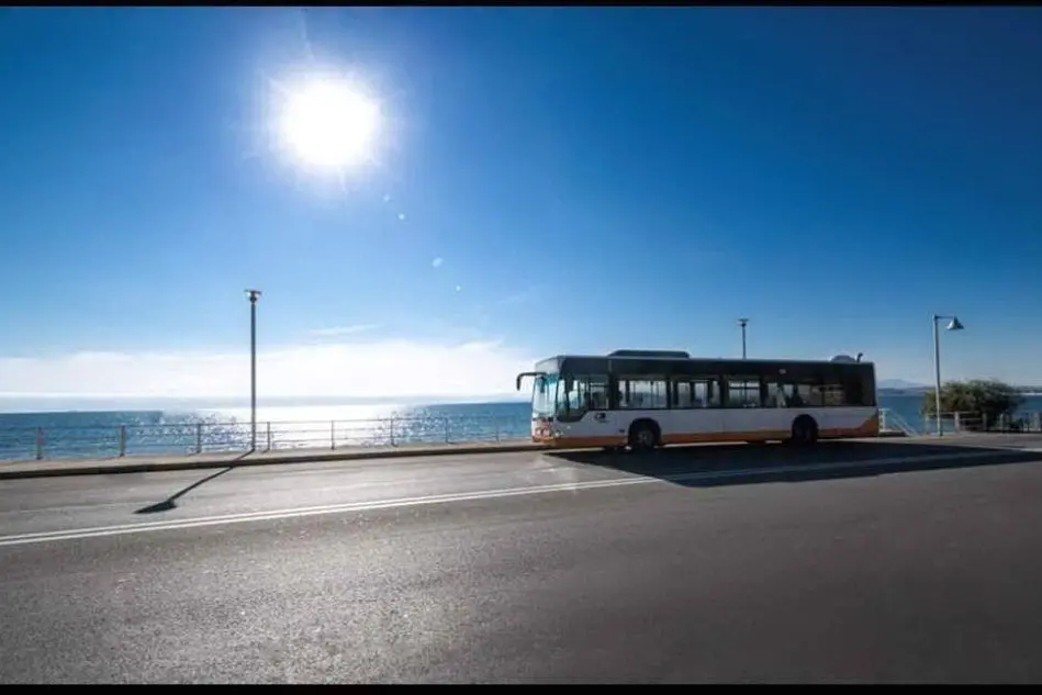 Un autobus sul litorale