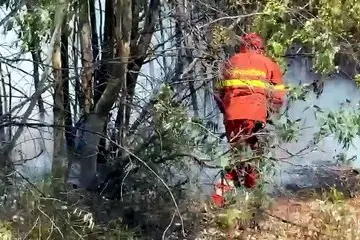 Fiamme a San Gavino, chiusa la statale 197 per l'incendio