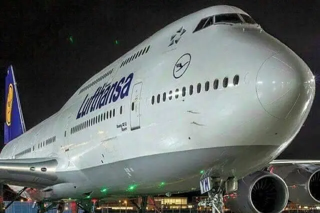 Un Boeing in pista
