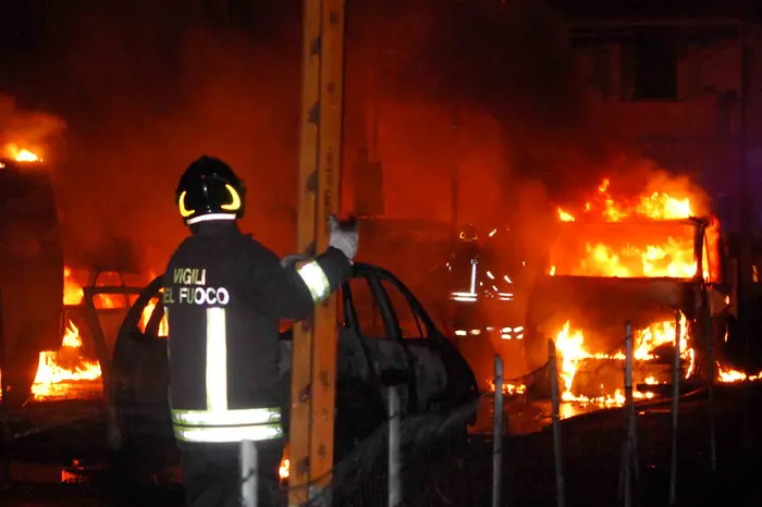 L'incendio divampato in seguito all'esplosione