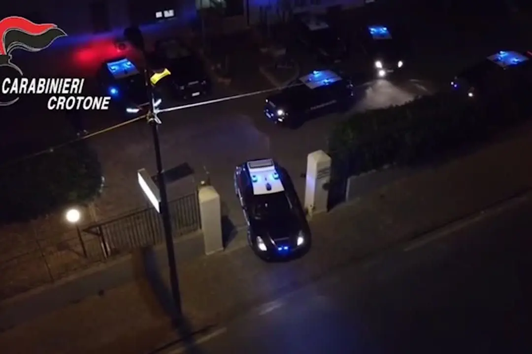 Denunciò la scomparsa del marito: arrestata con il figlio per omicidio
