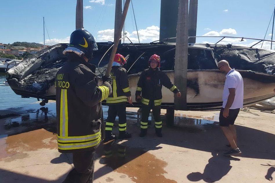 Imbarcazione a fuoco, salvate quattro persone a Porto Rotondo