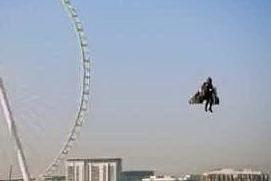 Addio al &quot;Jetman&quot; Vince Reffet, volò sopra i grattacieli di Dubai