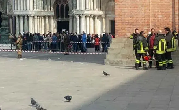Sul posto sono arrivati Vigili del fuoco e forze dell'ordine