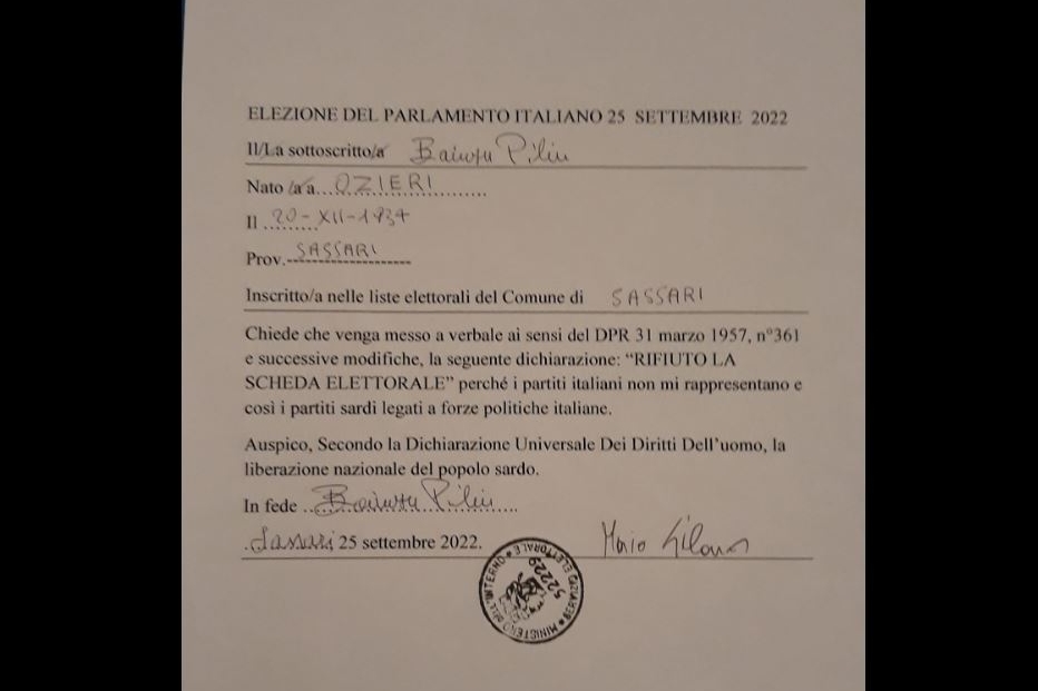 “Rifiuto la scheda, i partiti italiani non mi rappresentano”: la protesta di Bainzu Piliu