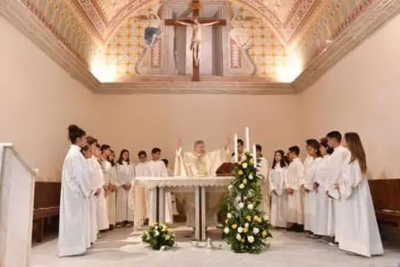 La cerimonia di riapertura e benedizione della parrocchia di Marrubiu (foto L'Unione Sarda - Pintori)