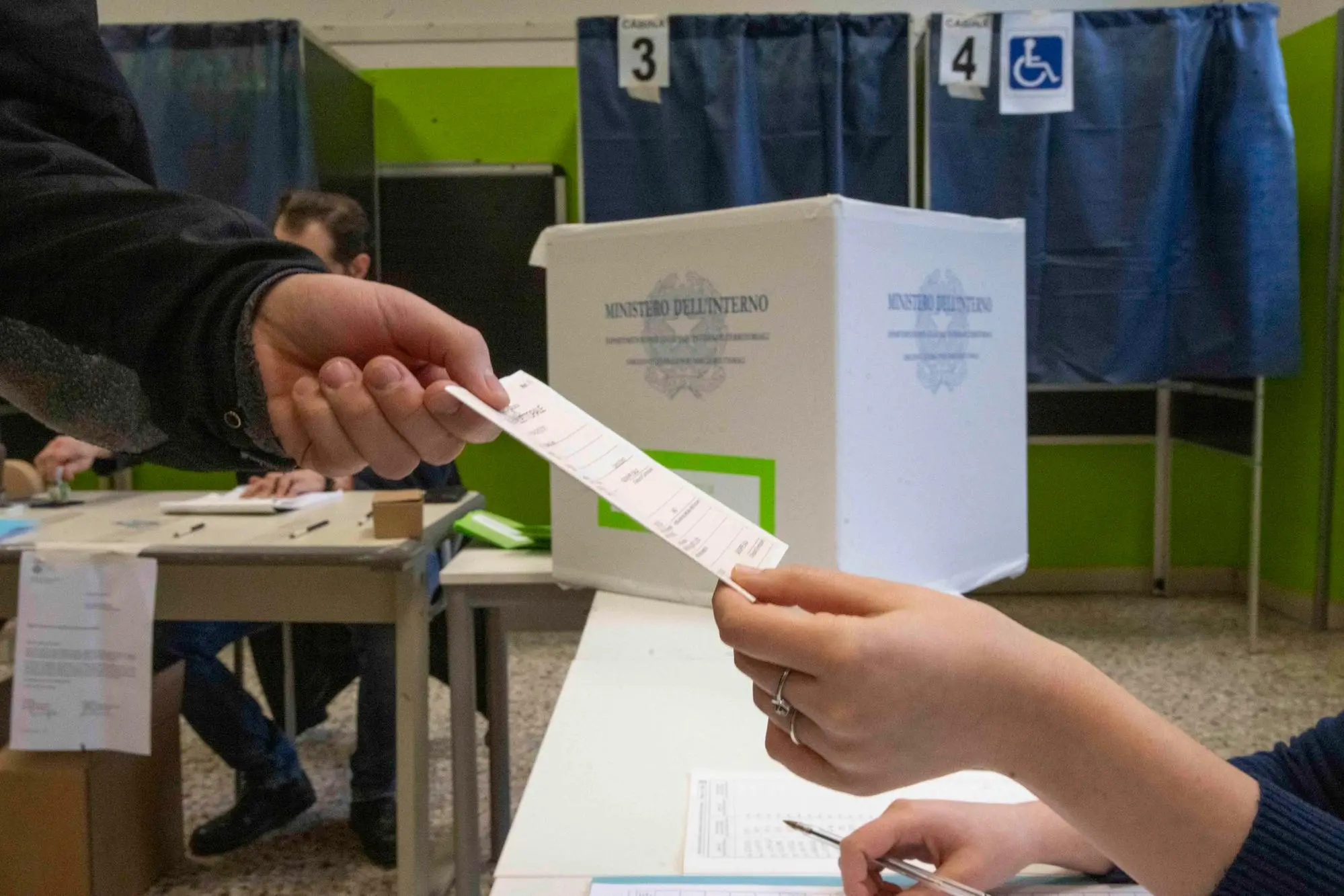 Italy votes in a referendum on justice (ANSA)