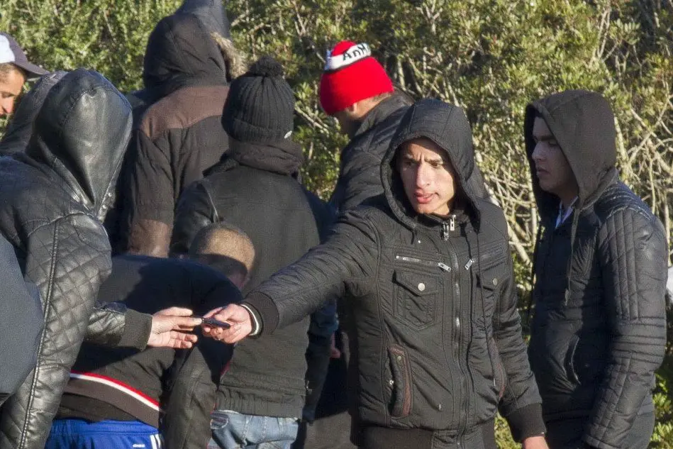 Uno sbarco di migranti a sant'Antioco