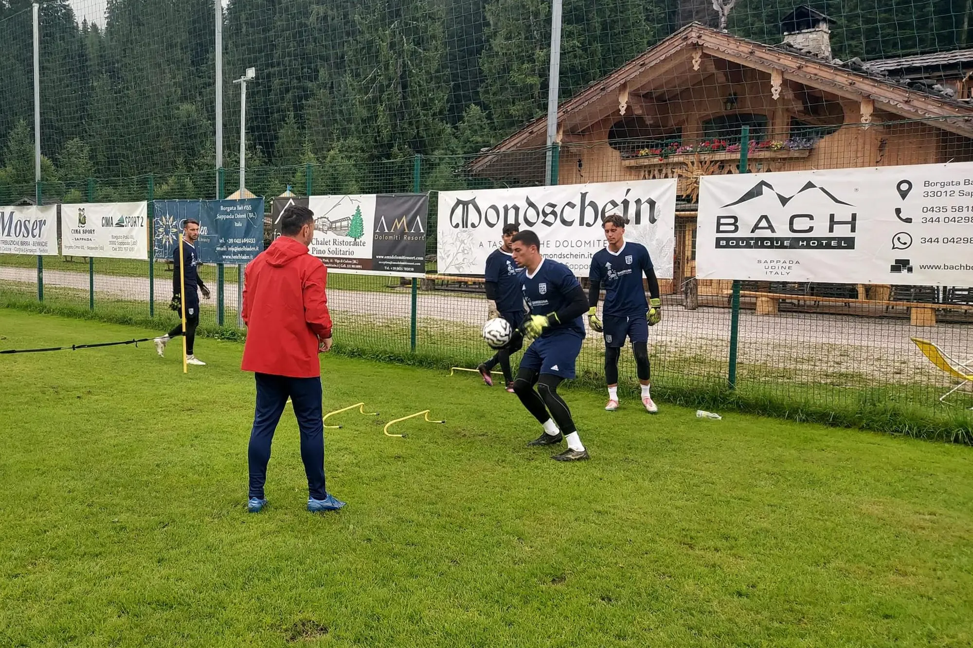 Allenamento nel ritiro di Sappada (foto Torres)