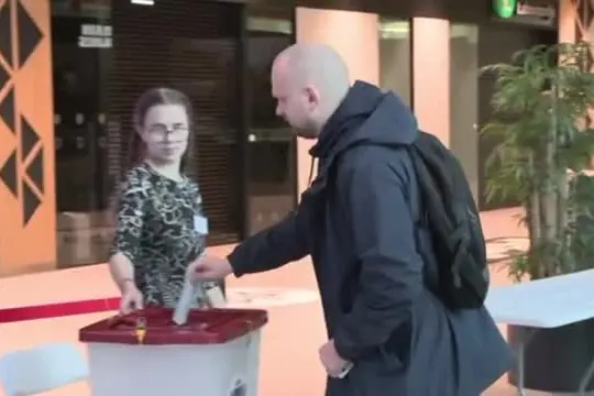 La Lettonia va al voto, tra terrore russo e rincaro costo della vita