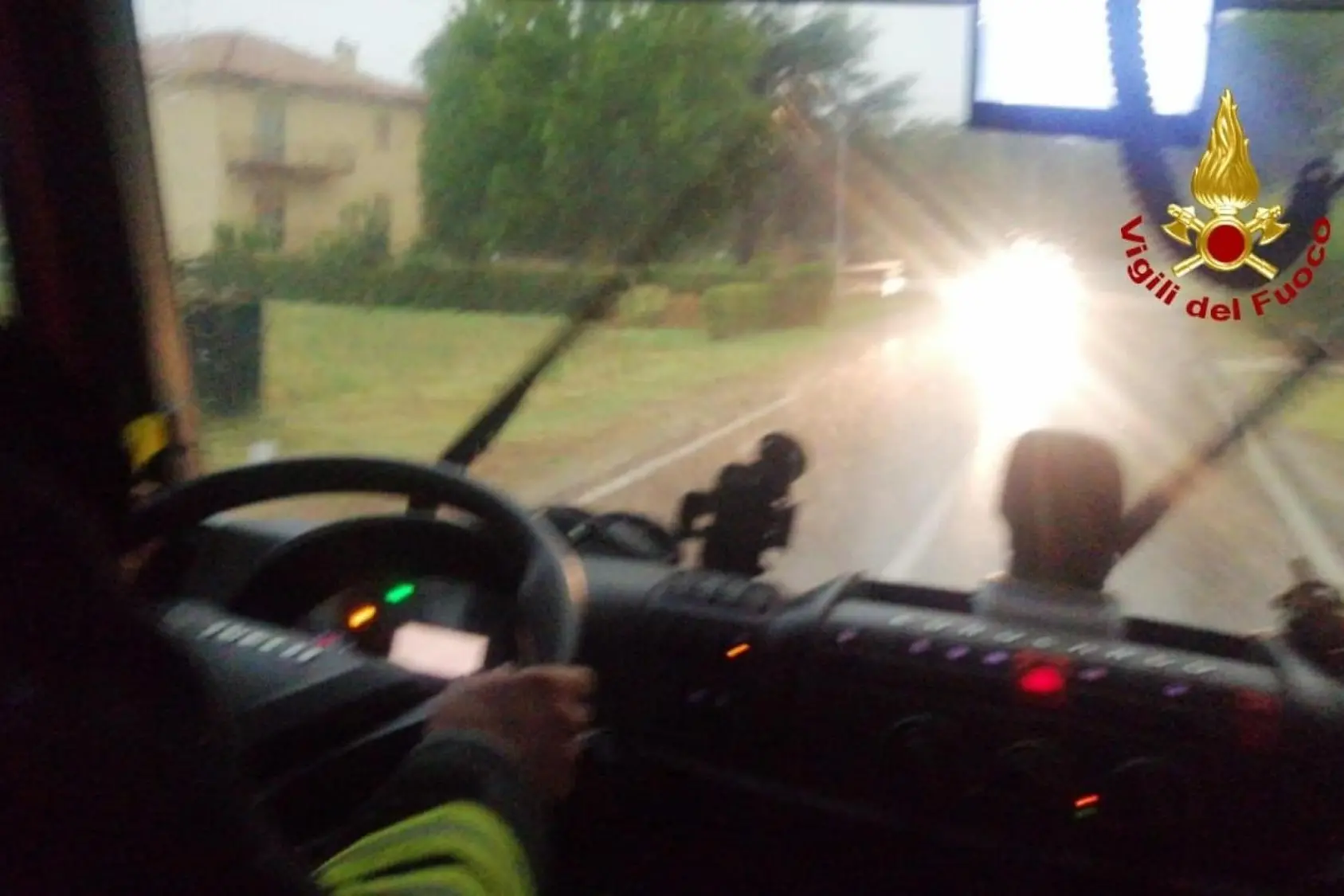 L'intervento dei Vigili del fuoco sui danni causati dal maltempo nelle Marche, ad Ancona e Pesaro, 9 settebre 2026 ANSA / ufficio stampa Vigili del fuoco +++ UFFICIO STAMPA +++ FOTO NON IN VENDITA - DA USARE SOLO PER FINI GIORNALISTICI +++ NPK +++