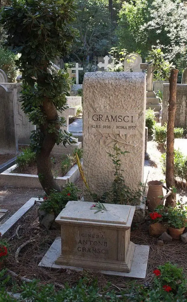 La tomba nel cimitero acattolico di Roma