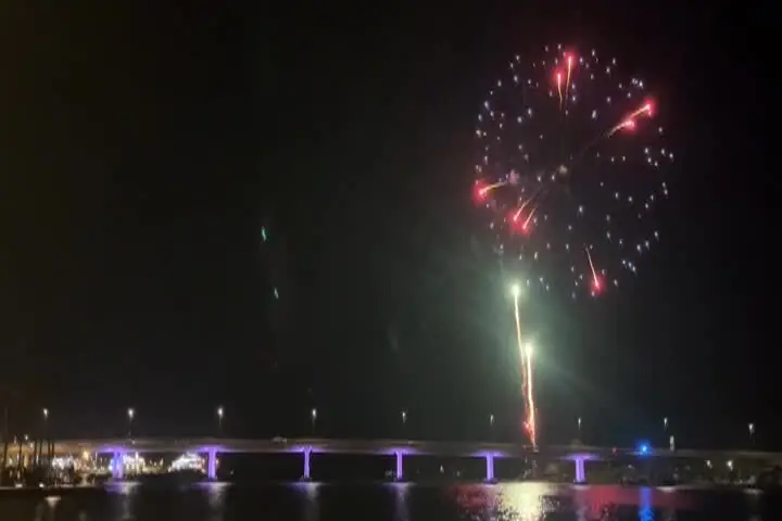 Olbia, i fuochi d'artificio sul lungomare: entra nel vivo la Festa di San Simplicio