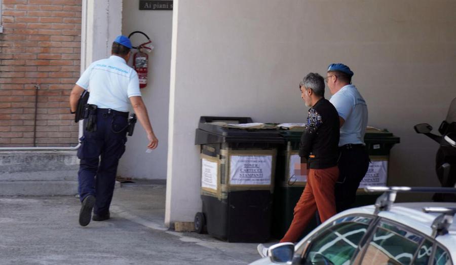 Bimba morta, la madre: «Mai picchiato le mie figlie»
