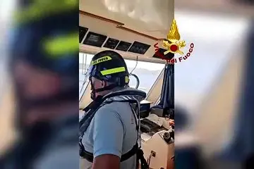 Palau, catamarano in fiamme: l'intervento dei soccorsi