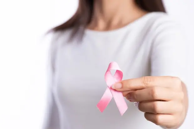 Tumore, tra le donne il più diffuso è quello al seno (immagine simbolo, foto Ansa)