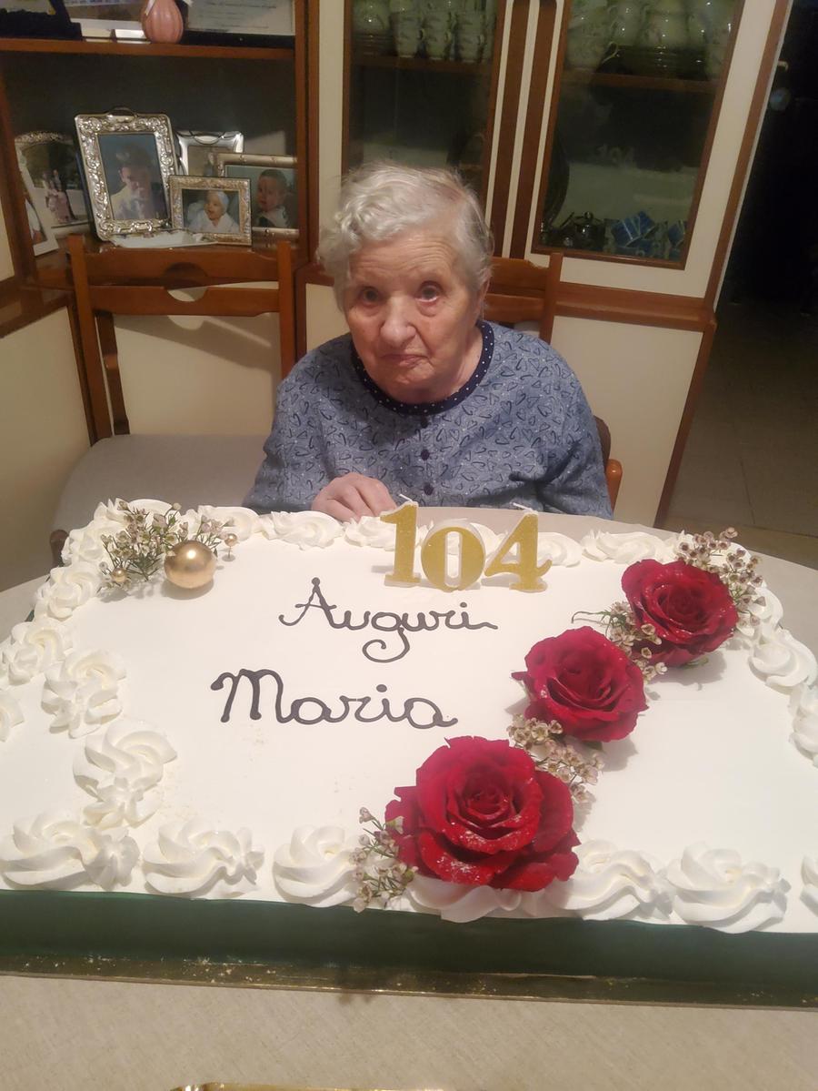 Seui in festa per i 104 anni di Maria Deplano