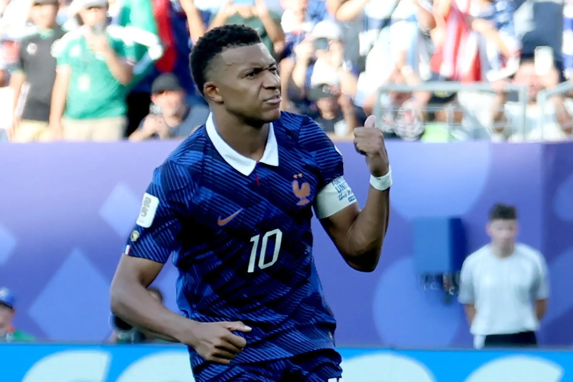 La Francia batte il Paraguay e va ai quarti, sfiderà il Marocco: decide un rigore di Mbappé, 1-0 epaselect epa13087888 Kylian Mbappe of France celebrates after scoring the opening goal with a penalty during the FIFA World Cup 2026 Round of 16 match Paraguay against France, in Philadelphia, USA, 04 July 2026. EPA/SARAH YENESEL