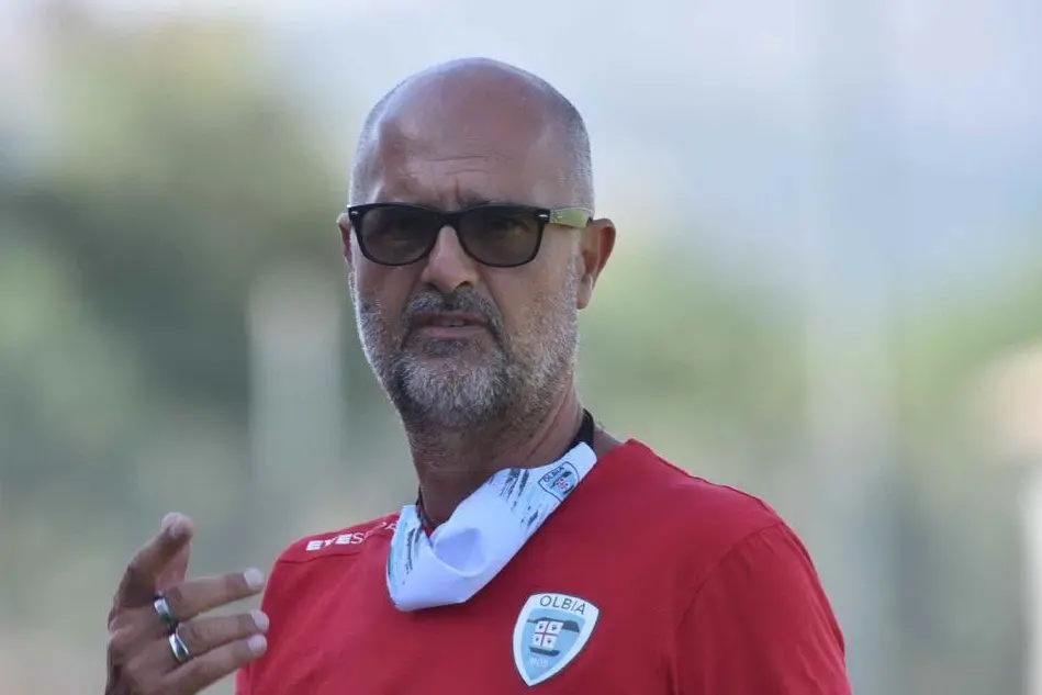 L'allenatore dell'Olbia Max Canzi (foto Olbia Calcio)