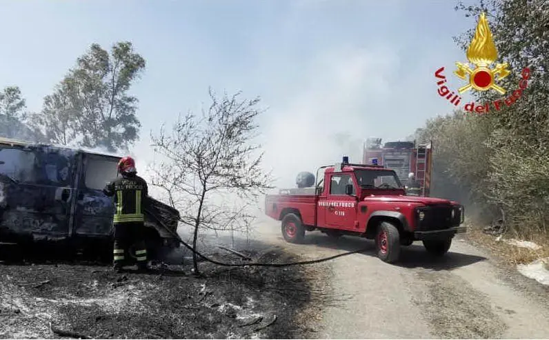 In fiamme le campagne di Posada