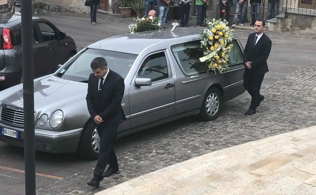 Il funerale (Foto Valeria Pinna)