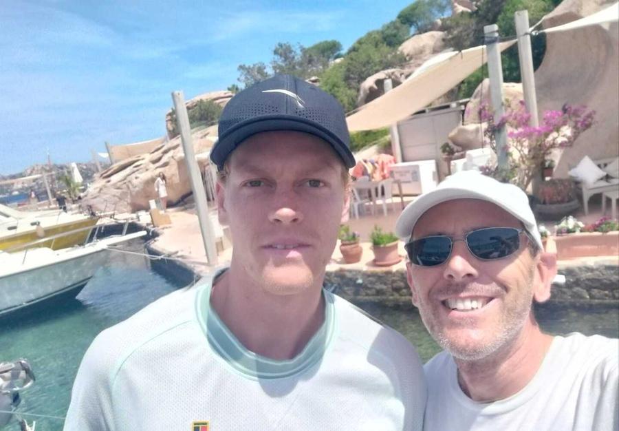Sinner mette su casa a Porto Raphael, regno della discrezione