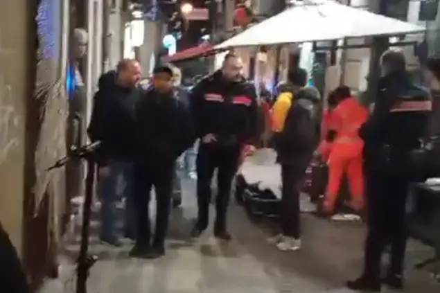 L'intervento dopo l'accoltellamento in via Napoli