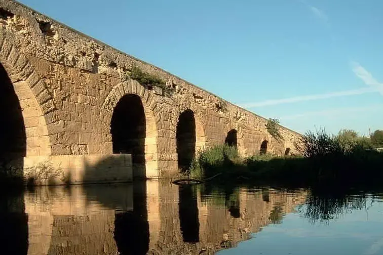 Il rio Mannu sotto il ponte romano (foto L'Unione Sarda - Pala)