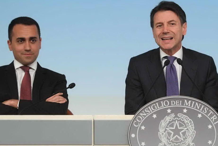 Il premier Conte e il vicepremier Luigi Di Maio