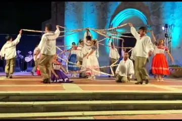 Folklore, che passione! “Is Pariglias” ad Assemini: un abbraccio tra popoli lungo 50 anni