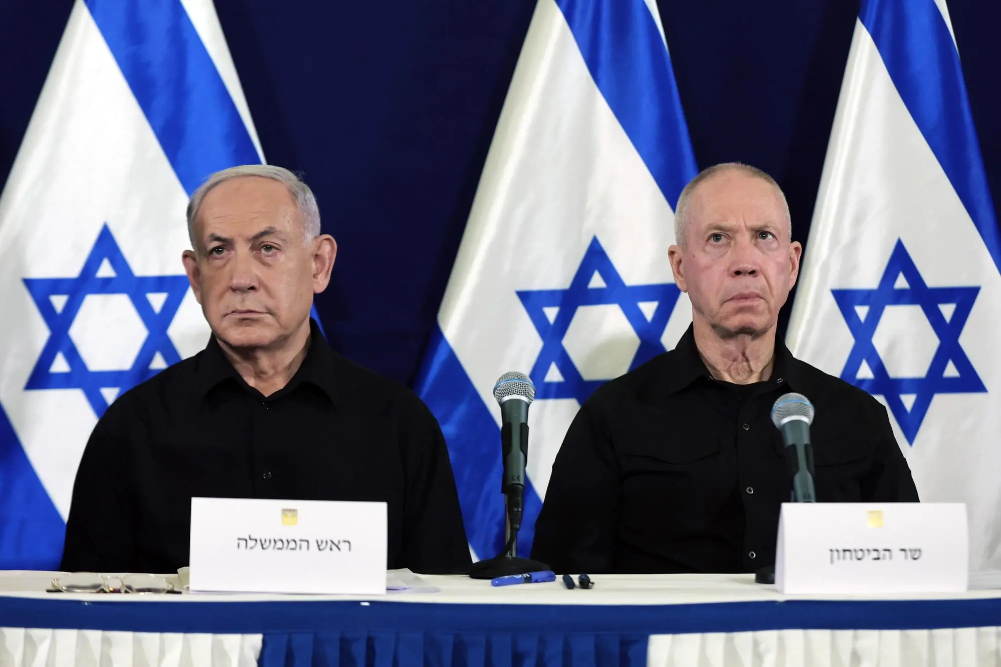 Netanyahu e l'ex ministro Gallant (Ansa-Epa)