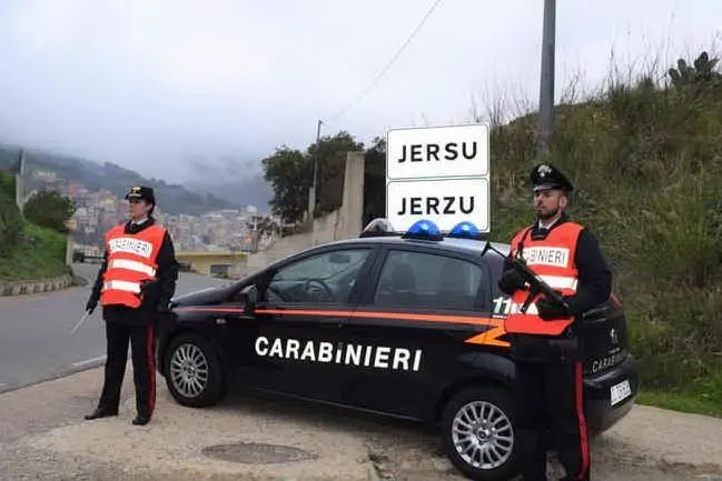 Carabinieri a Jerzu (Ansa)